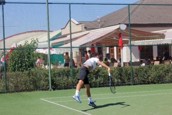 16 Yaş Türkiye Tenis Şampiyonası Ağrı'da Başladı