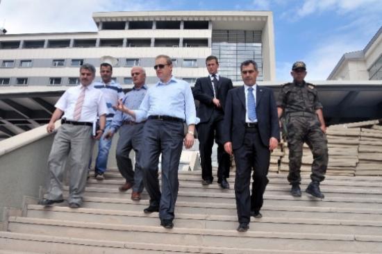 Gümüşhane Valisi Yücel Yavuz Yapımı Tamamlanan Yurtta İncelemelerde Bulundu