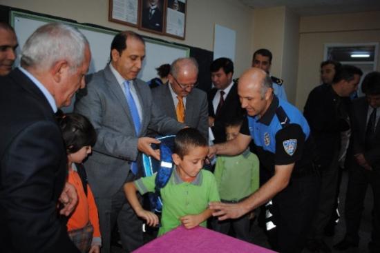 Amasya Polisinden Eğitime Destek