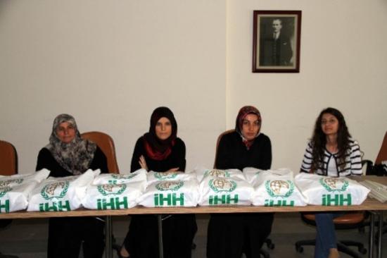 İhh'dan Yetim Çocuklara Kırtasiye Yardımı