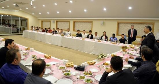 Vali Zahteroğulları Bolusporlu Futbolcularla Yemekte Buluştu