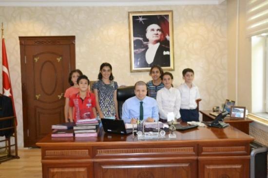 Köy Okuluna Kütüphane Açmak İçin Seferber Oldular