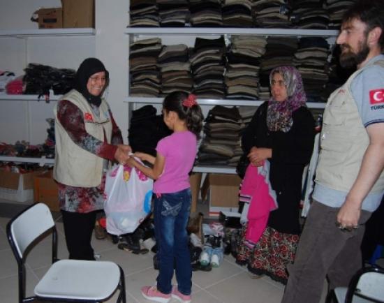 Cansuyu Afyonkarahisar İl Temsilciliğinden Öğrencilere Kırtasiye Yardımı