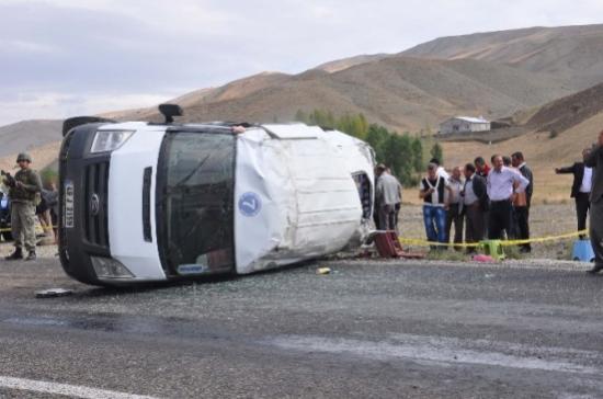 Muş'ta Minibüs Takla Attı: 1 Ölü 7 Yaralı