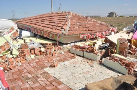 Afyonkarahisar'da Bir Market Çöktü