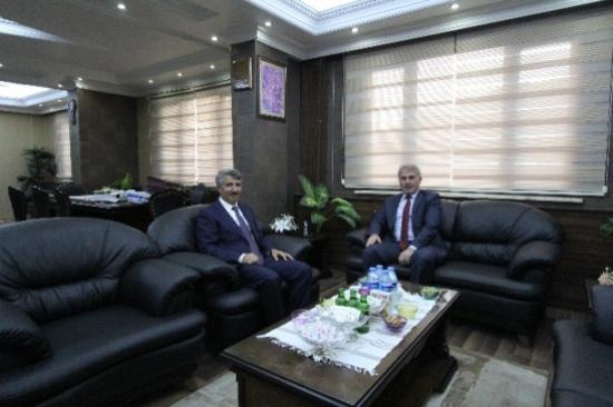 Vali Ünlüer'den Belediye Başkanı Memiş'e Veda Ziyareti