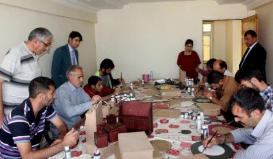 (özel Haber) Ağrılı Engelliler Artık Ahşap Hediyelik Eşya Yapımcısı