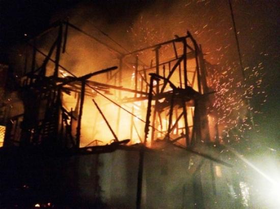 Kedi Ve Köpek Dolu Ev Tamamen Yandı