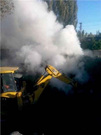 Tuzluca'da Bin 500 Balya Ot Ve Saman Kül Oldu