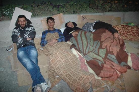 Hakkari'de Kobani İçin Başlatılan Oturma Eylemi Devam Ediyor