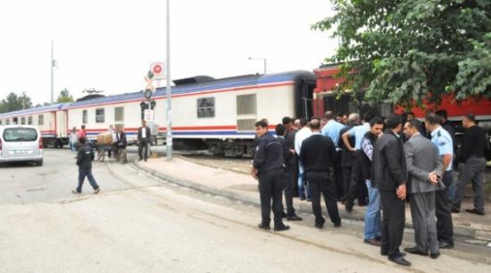 Trenin Çarptığı Şahıs Yaralandı