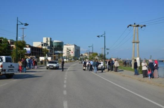 Anne Ve Çocuklarına Otomobil Çarptı: 3 Yaralı