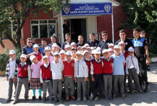 Elazığ Polisi 400 Çocuğu Doyasıya Eğlendirdi