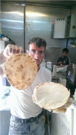 Sığınmacılar İçin Her Gün 16 Bin Suriye Ekmeği Çıkıyor