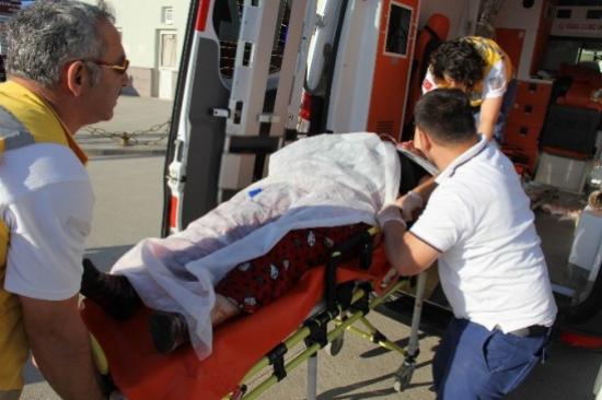 Genç Kadın Erkek Arkadaşı Tarafından Bıçaklanarak Ağır Yaralandı