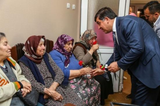 Başkan Fadıloğlu Huzur Evi Sakinleriyle Bayramlaştı