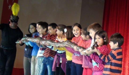 Edremit'te Çocuklar Dev Piton Yılanını Tuttu