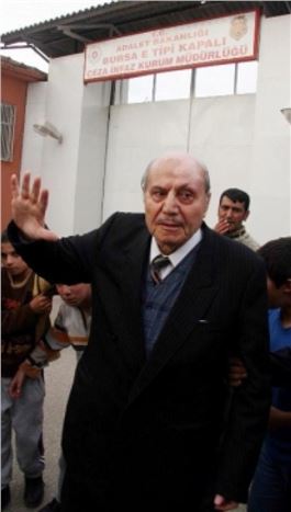 16 Yıla Mahkum Edilen Yazar Üzmez'e Tedavi Tahliyesi