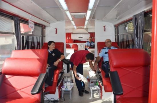 Polisler Kan Verip Hayat Kurtardı