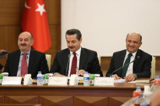 Bakan Çelik Bakan Müezzinoğlu Ve Bakan Işık İle İlaç Sektörü Temsilcileriyle Biraraya Geldi