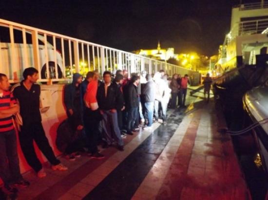 Sahil Güvenlik 185 Kaçak Göçmeni Kurtardı