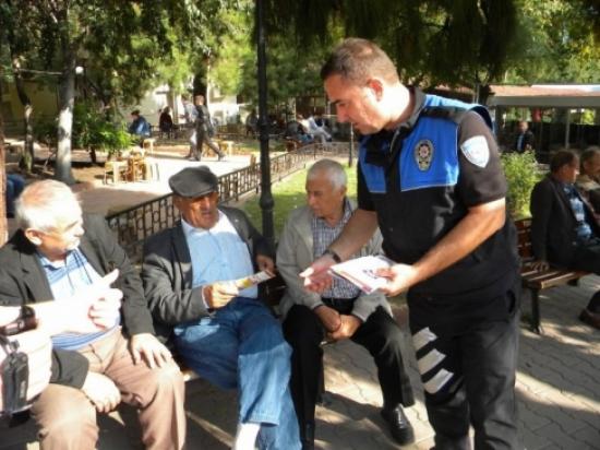 Tekirdağ'da Polisler Vatandaşları Bilgilendirdi
