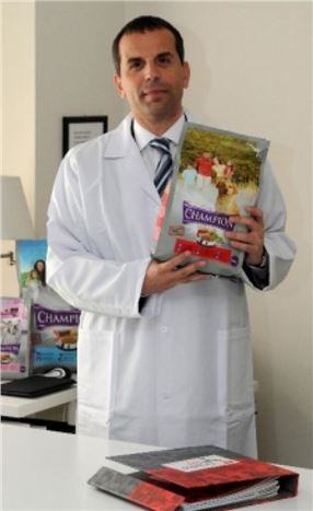 Türkiye'de Kedi Köpek Maması Hâla Lüks Tüketim Olarak Görülüyor