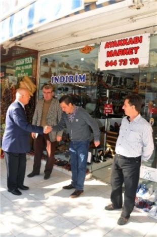 Yaşar Yenimahallelilerle Bayramlaştı