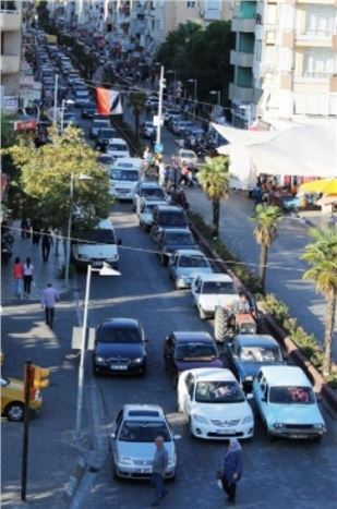 Ödemiş'te Bayram Telaşı Trafiğe Yansıdı