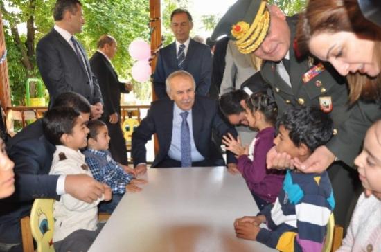 Protokol Üyeleri Çocuk Yuvası Ve Huzur Evi Sakinleri İle Bayramlaştı