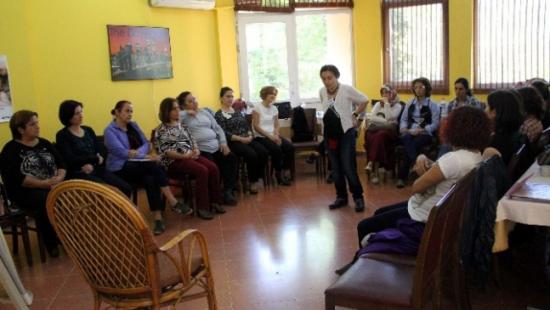 Anneler Beyaz Meleklere Emanet