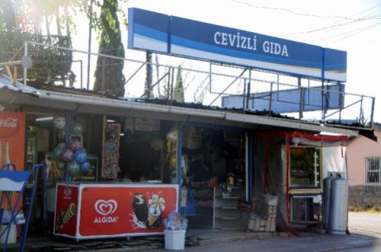 Soyamadıkları Marketçiyi Tüfekle Yaraladılar