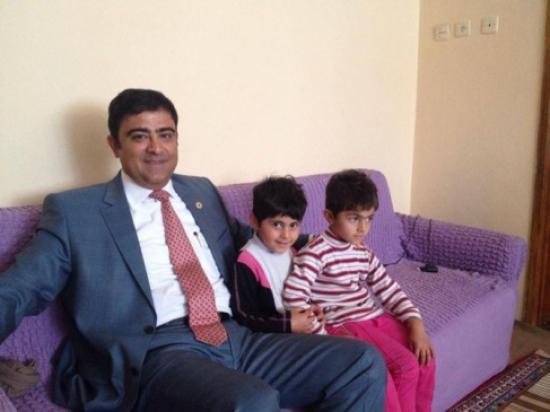 Ağrı Vali Yardımcısı Gençoğlu Bayram Öncesi Şehit Ve Gazi Ailelerini Unutmadı