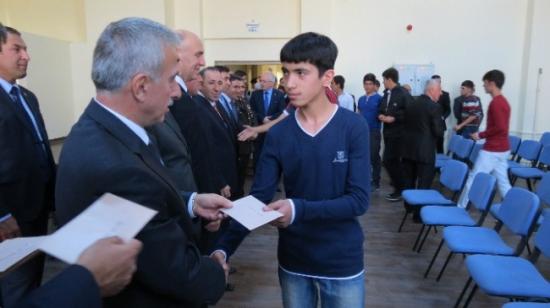 Vali Kamçı Yetiştirme Yurdundaki Gençlere Bayram Harçlığı Dağıttı