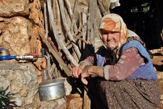 (özel Haber) 66 Yıl Önce Gelin Geldiği Evin Musluğundan İlk Kez Su Aktı