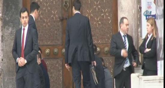 Erdoğan'ın ayakkabılarını böyle korudu!