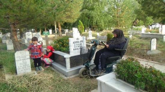 Erzincan Terzibaba Mezarlığında Akülü Araç Hizmeti