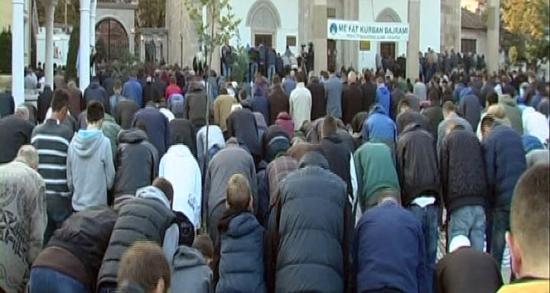 Kosova'da bayram namazı!