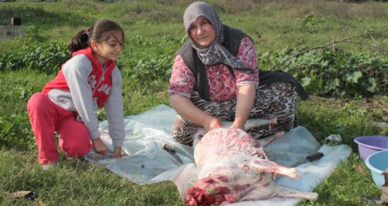 Kadın kasaplar erkekleri aratmadı!