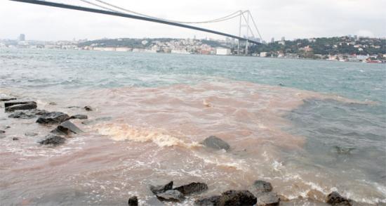 İstanbul Boğazı kan gölüne döndü!