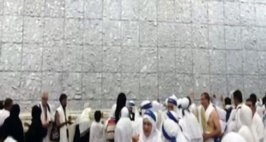 Hacılar şeytanı taşlayıp ihramdan çıktı!