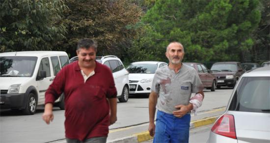 Acemi kasaplar kurban yerine kendilerini kesti!