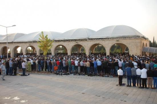 Bayram Namazında Camiler Dolup Taştı