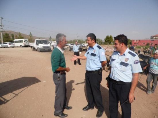 Polisten Hayvan Pazarında Uyarı