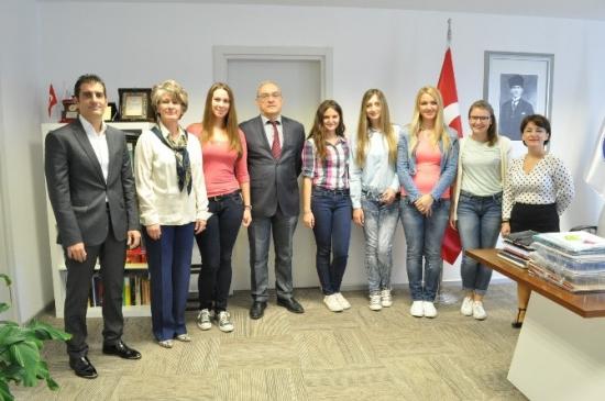 Bosnalı Öğrencilerden Necdet Doğanata'ya Anlamlı Teşekkür