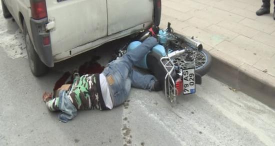 İki arkadaşın motor yarışı kazayla bitti!