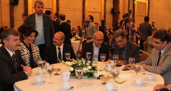 Bakan Elvan Ak Partililerle bayramlaştı!