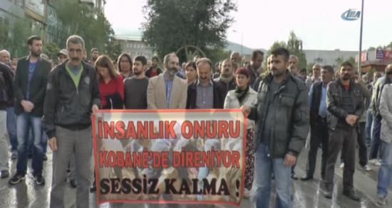 IŞİD saldırıları yol kapatma eylemiyle protesto edildi!