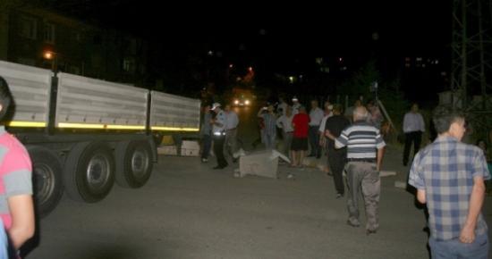 Freni Boşalan Tır Apartmana Girdi