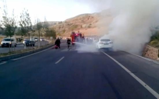 Seyir Halindeki Araç Alev Aldı